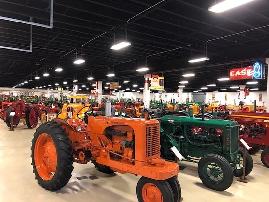 tractor showroom001